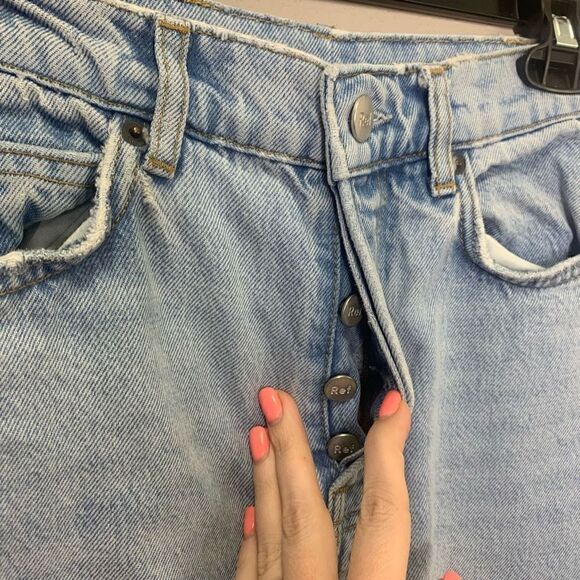 Reformation Jeans Size 24 High Rise Light Wash Mom Jeans Distressed Below Knee B - Picture 3 of 9